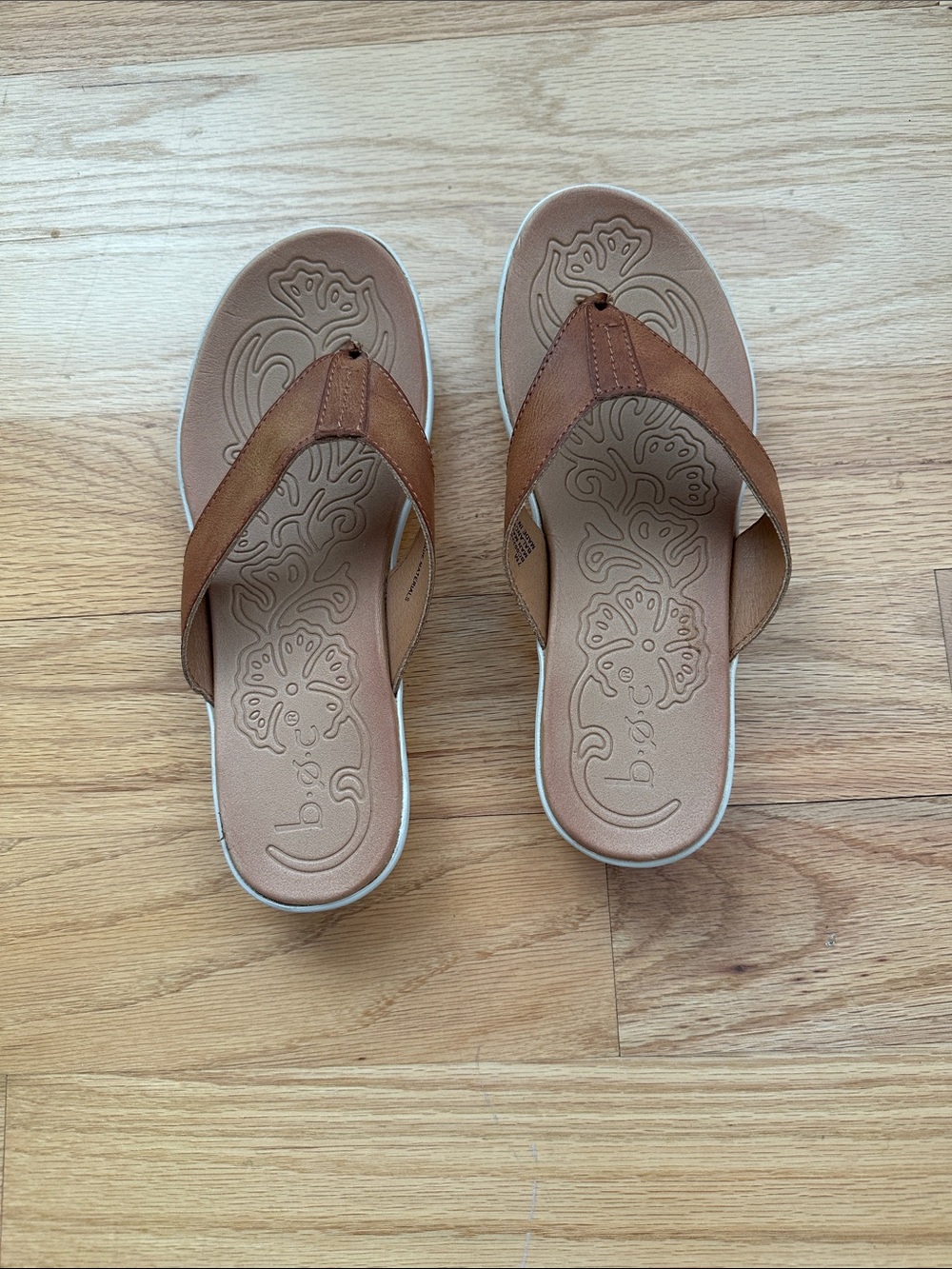 NWT BOC brown leather slip on sandals size 7